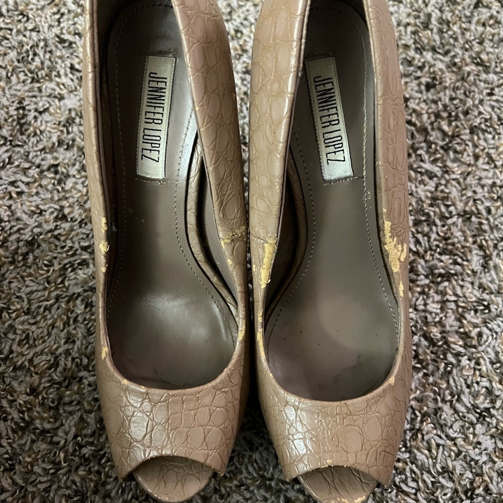 Jennifer Lopez used heels